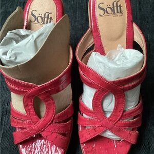 Sofft Women's Red Sandals. 400